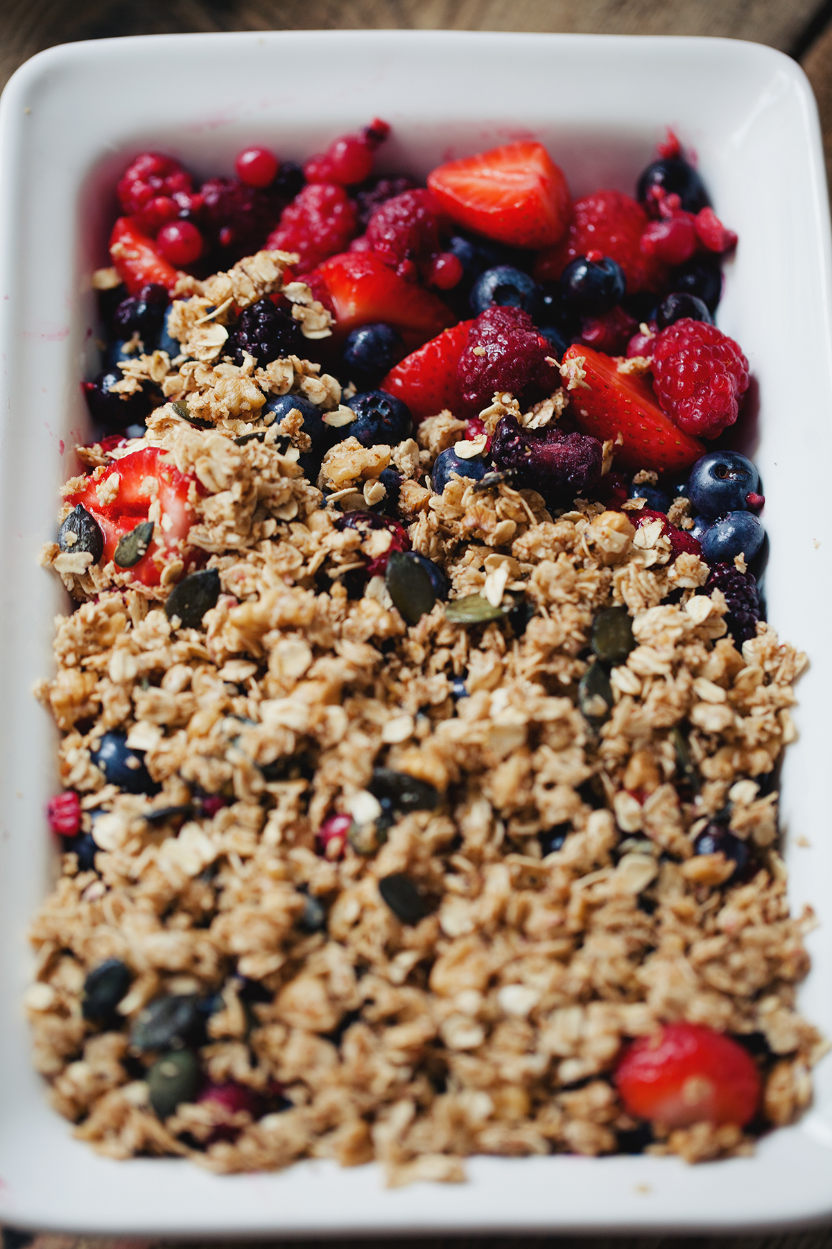 Living The Healthy Choice // Berry Crumble