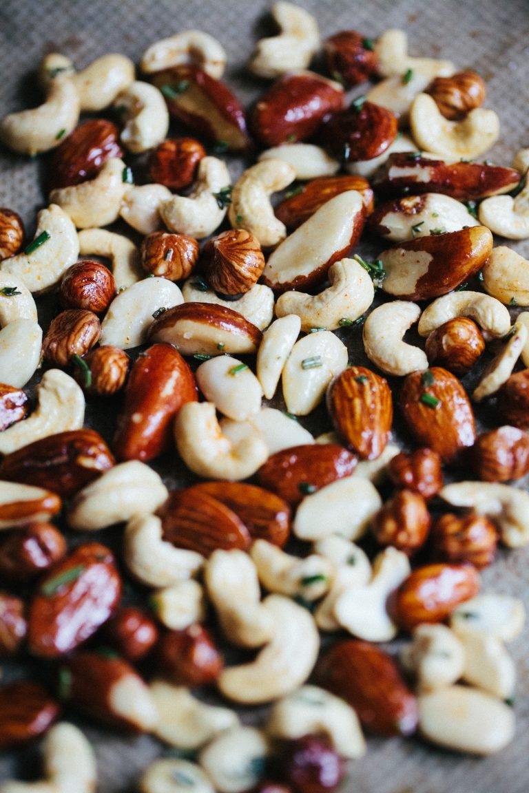 Living The Healthy Choice // Roasted Spiced Nuts
